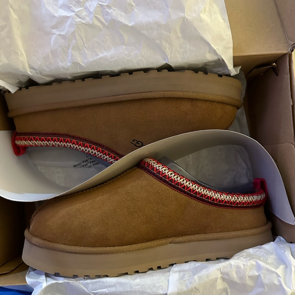 UGG Kids Tazz ( Size 6)
